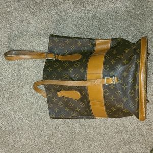 Louis Vuitton Petite Monogram Bucket bag